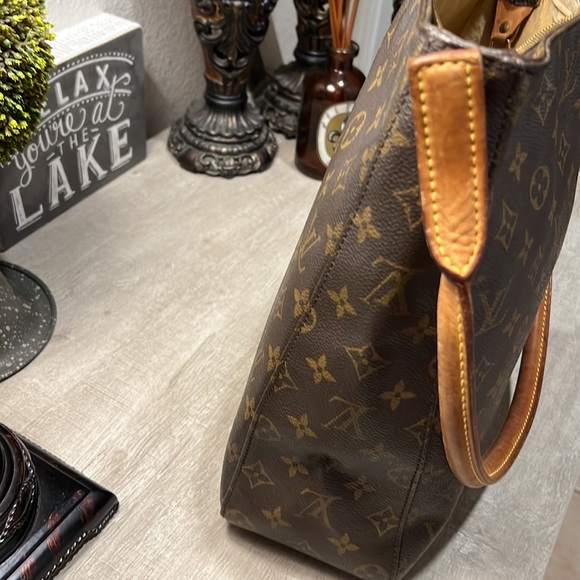 Louis Vuitton GM Loop Bag ~Authentic~ - Picture 13 of 16
